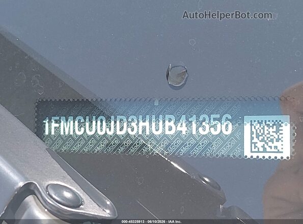 1FMCU0JD3HUB41356 2017 FORD ESCAPE White Engine compartment view
