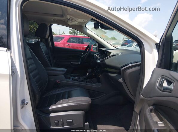1FMCU0JD3HUB41356 2017 FORD ESCAPE White Front interior view