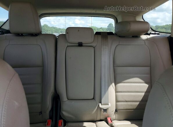 1FMCU0JD4HUC43586 2017 FORD ESCAPE White Vista de los asientos traseros
