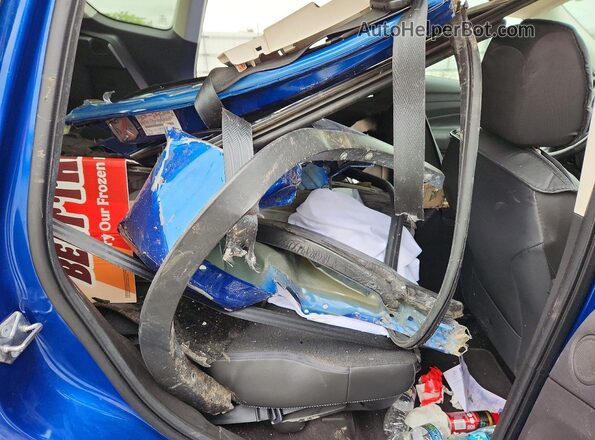1FMCU0JD4HUD38245 2017 FORD ESCAPE Blue Հետևի նստատեղերի տեսք