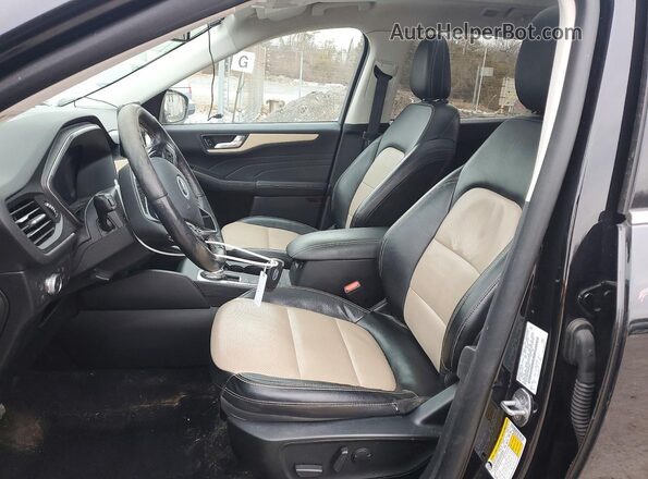 1FMCU0LZ5NUA24611 2022 FORD ESCAPE Черный Вид салона спереди