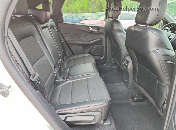 1FMCU0MN3TUA18315 2026 FORD ESCAPE White უკანა სავარძლების ხედი