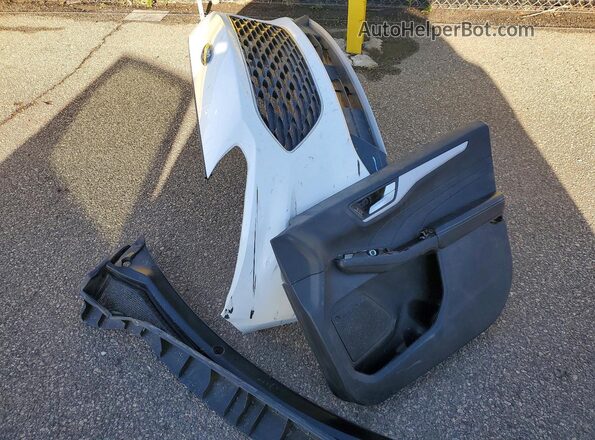 1FMCU9G66MUB23358 2021 FORD ESCAPE White Widok naklejki z numerem VIN