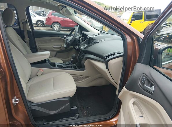 1FMCU9G91HUD30367 2017 FORD ESCAPE Brown Front interior view
