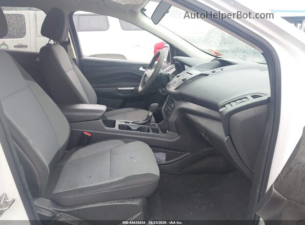1FMCU9G96HUC97267 2017 FORD ESCAPE White Вид салону спереду