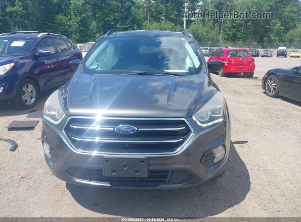 1FMCU9G97HUD71845 2017 FORD ESCAPE Gray Widok wnętrza z tyłu