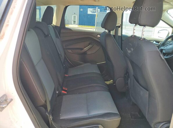 1FMCU9GD0HUA05259 2017 FORD ESCAPE White Вид задньої частини салону