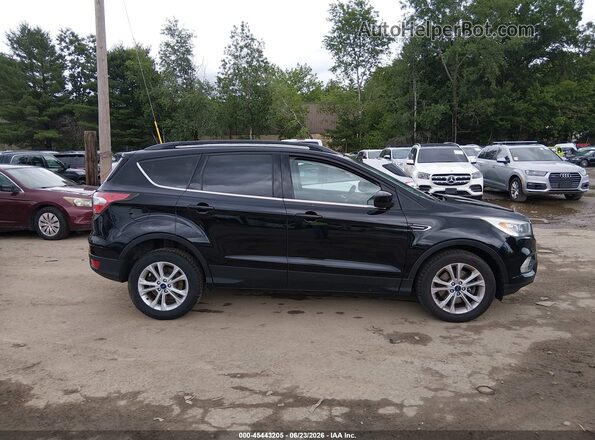 1FMCU9GD0HUA35233 2017 FORD ESCAPE Черный Вид задней части салона