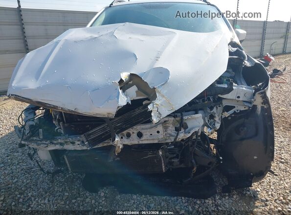 1FMCU9GD0JUA69050 2018 FORD ESCAPE White Widok z przodu
