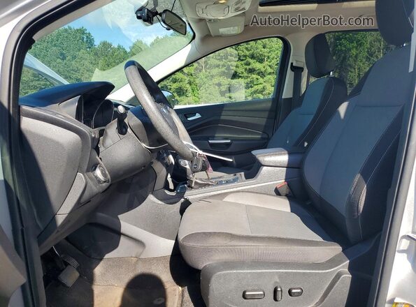 1FMCU9GD1JUA87184 2018 FORD ESCAPE Серебряный Вид салона спереди