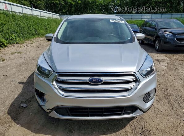 1FMCU9GD1KUA98557 2019 FORD ESCAPE Серебряный Вид спереди