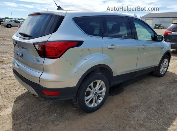 1FMCU9GD1KUA98557 2019 FORD ESCAPE Серебряный Задняя правая четверть