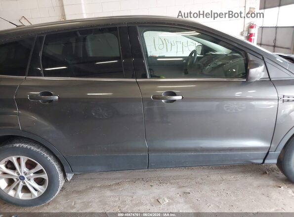 1FMCU9GD2HUB80838 2017 FORD ESCAPE Gray Widok wnętrza z tyłu