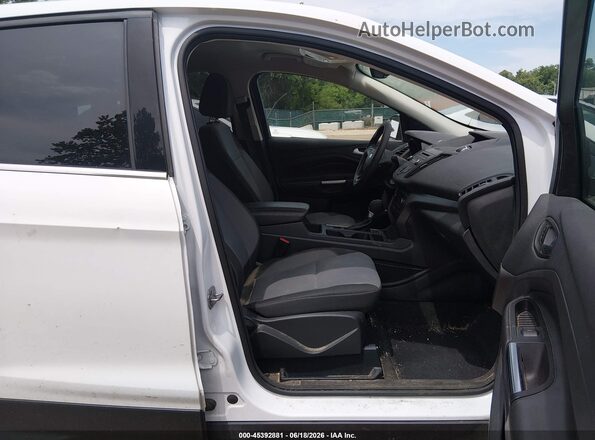 1FMCU9GD3HUB00379 2017 FORD ESCAPE White Front interior view