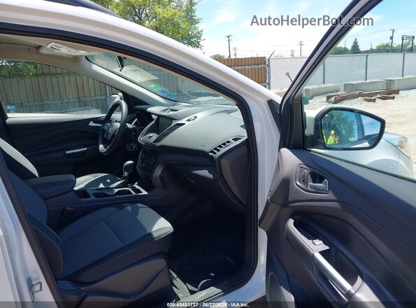 1FMCU9GD4HUA13056 2017 FORD ESCAPE White Вид салону спереду