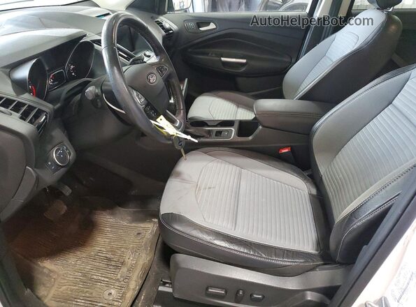 1FMCU9GD4JUC14879 2018 FORD ESCAPE Белый Вид салона спереди