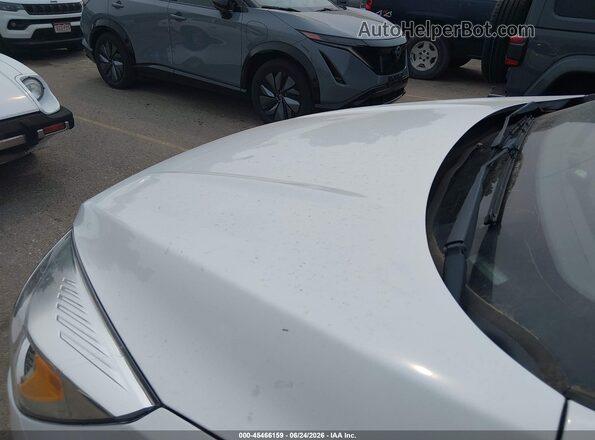 1FMCU9GD4JUD43978 2018 FORD ESCAPE White Front view
