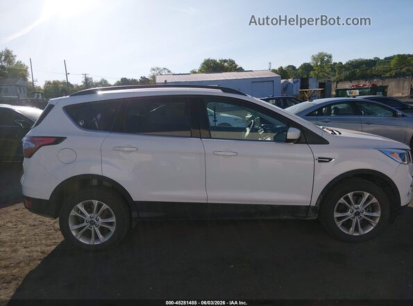 1FMCU9GD4JUD46718 2018 FORD ESCAPE White Вид задньої частини салону