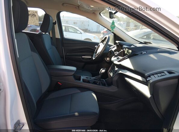 1FMCU9GD4JUD46718 2018 FORD ESCAPE White Вид салону спереду