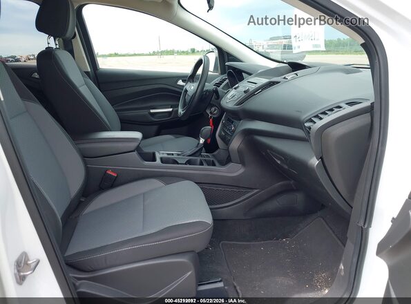 1FMCU9GD5HUA41254 2017 FORD ESCAPE White Вид салону спереду