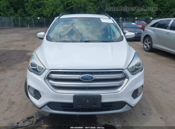 1FMCU9GD6HUC07605 2017 FORD ESCAPE White Widok wnętrza z tyłu