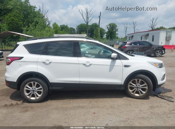 1FMCU9GD6HUC07605 2017 FORD ESCAPE White Widok wnętrza 360 stopni
