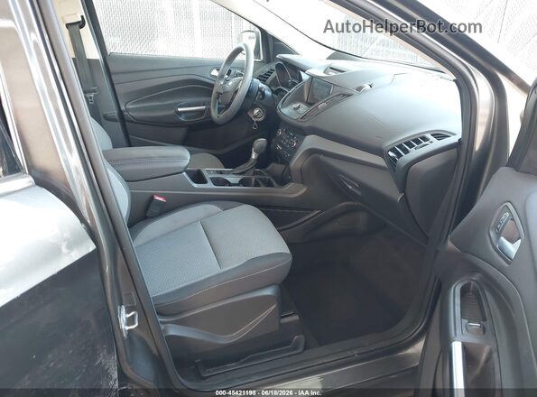 1FMCU9GD6HUD15125 2017 FORD ESCAPE Gray Widok wnętrza z przodu