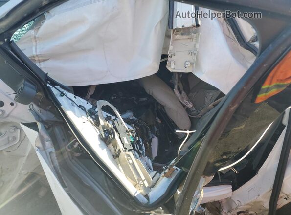 1FMCU9GD6JUA27403 2018 FORD ESCAPE Белый 