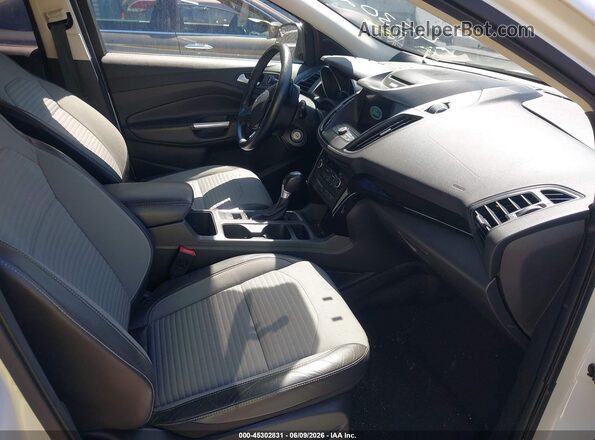 1FMCU9GD6JUA68470 2018 FORD ESCAPE White Front interior view