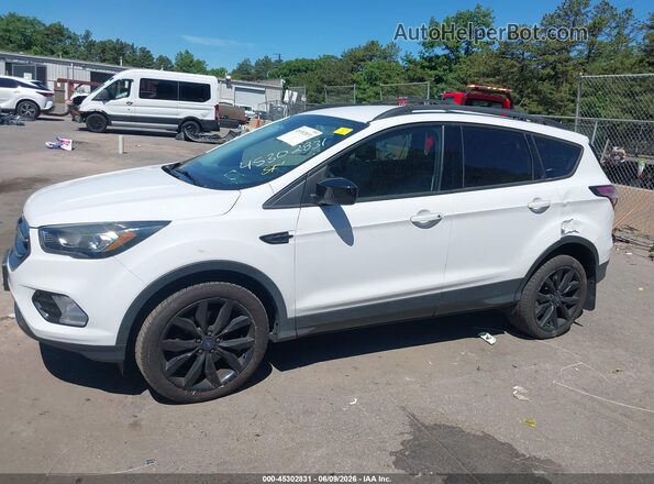 1FMCU9GD6JUA68470 2018 FORD ESCAPE White 360 interior view