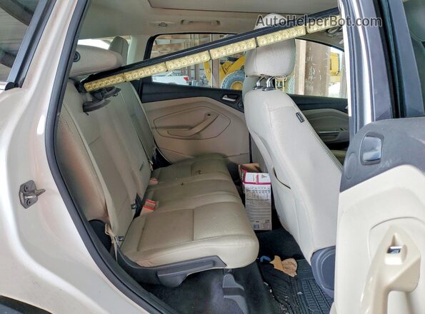1FMCU9GD7HUB38309 2017 FORD ESCAPE White Widok wnętrza z tyłu