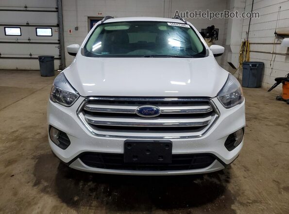 1FMCU9GD8JUC20507 2018 FORD ESCAPE Белый Вид спереди