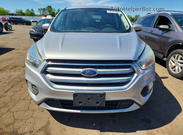 1FMCU9GD9HUD95598 2017 FORD ESCAPE Silver Вид спереду