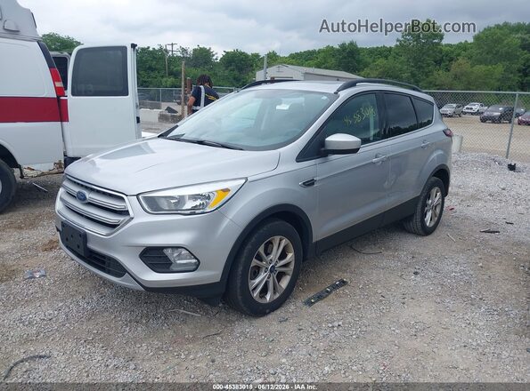 1FMCU9GD9JUA83075 2018 FORD ESCAPE Silver Przód lewy