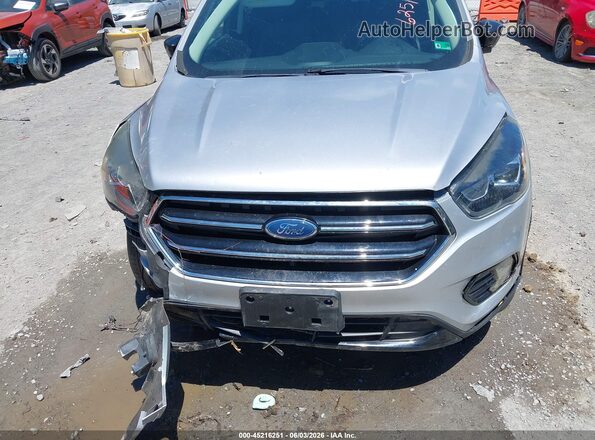 1FMCU9GDXKUC06450 2019 FORD ESCAPE Silver Widok z przodu