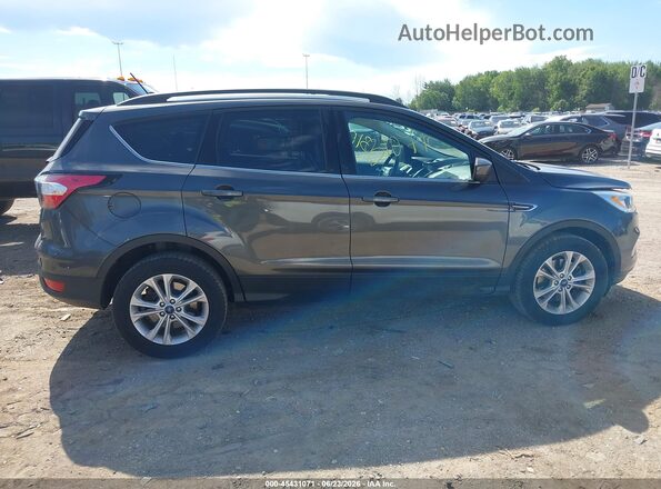 1FMCU9HD0JUA87627 2018 FORD ESCAPE Gray Widok wnętrza z tyłu