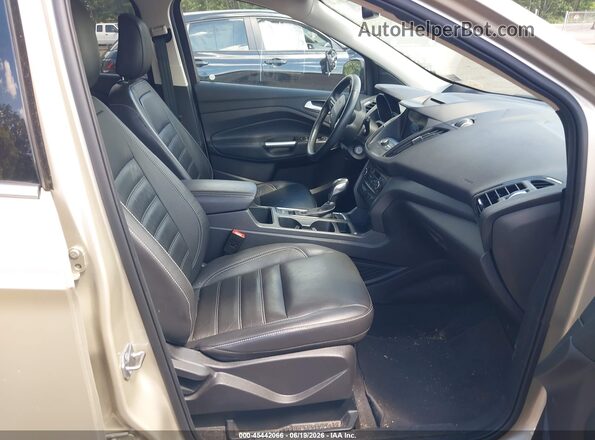 1FMCU9HD8JUD55372 2018 FORD ESCAPE Gold Front interior view