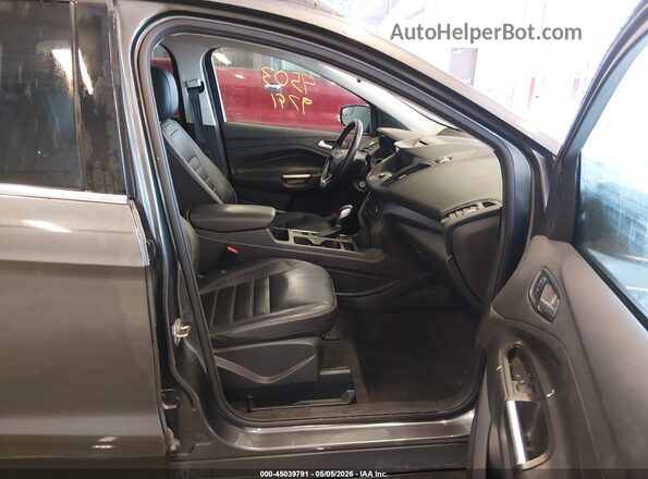 1FMCU9HD9JUB24917 2018 FORD ESCAPE Черный Вид салона спереди