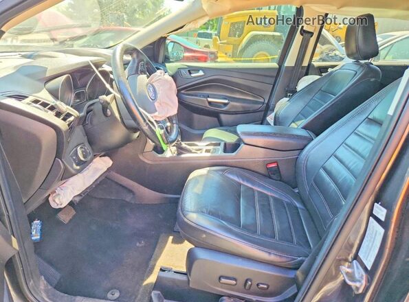 1FMCU9HDXJUA15933 2018 FORD ESCAPE Gray Вид салону спереду