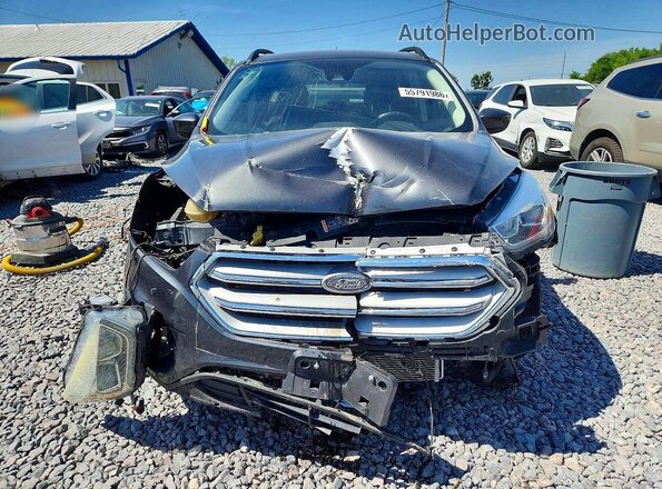 1FMCU9HDXJUA15933 2018 FORD ESCAPE Gray Вид спереду