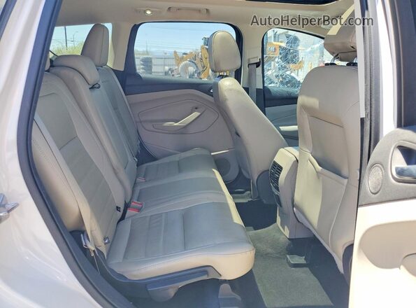 1FMCU9J90HUA94934 2017 FORD ESCAPE Белый Вид задней части салона