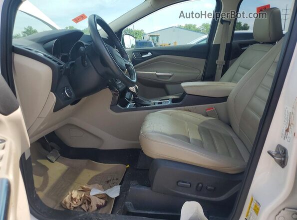 1FMCU9J90JUD57669 2018 FORD ESCAPE Белый Вид салона спереди