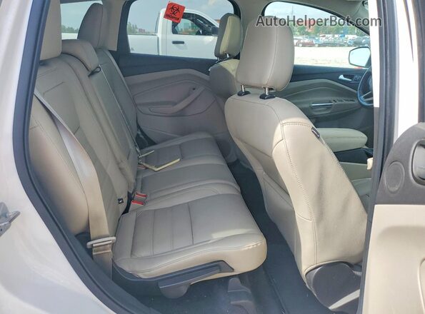 1FMCU9J90JUD57669 2018 FORD ESCAPE Белый Вид задних сидений