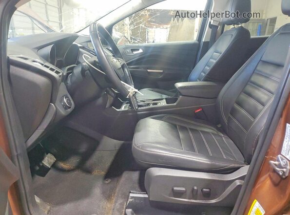 1FMCU9J92HUA17708 2017 FORD ESCAPE Gold Widok wnętrza z przodu