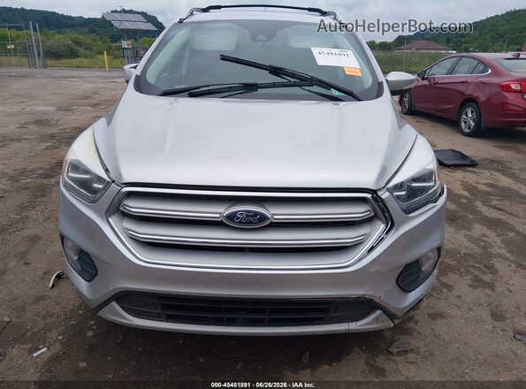 1FMCU9J94HUE62659 2017 FORD ESCAPE Silver Widok deski rozdzielczej
