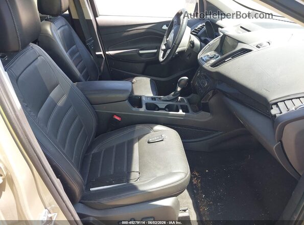 1FMCU9J95HUE66266 2017 FORD ESCAPE Beige Widok wnętrza z przodu