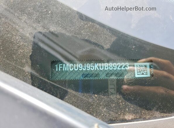 1FMCU9J95KUB89223 2019 FORD ESCAPE Silver Vista del compartimento del motor