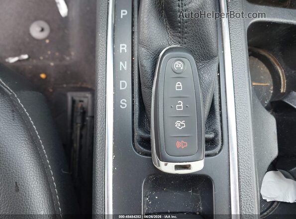 1FMCU9J98HUB06568 2017 FORD ESCAPE White Widok deski rozdzielczej