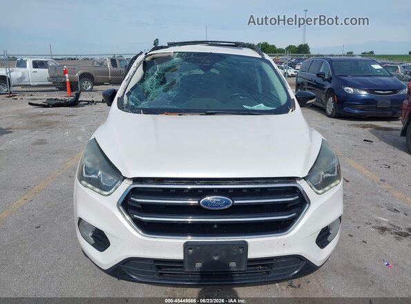 1FMCU9J99HUB69355 2017 FORD ESCAPE Белый Вид щитка приборов