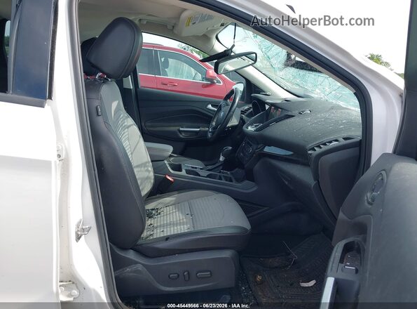 1FMCU9J99HUB69355 2017 FORD ESCAPE Белый Вид салона спереди